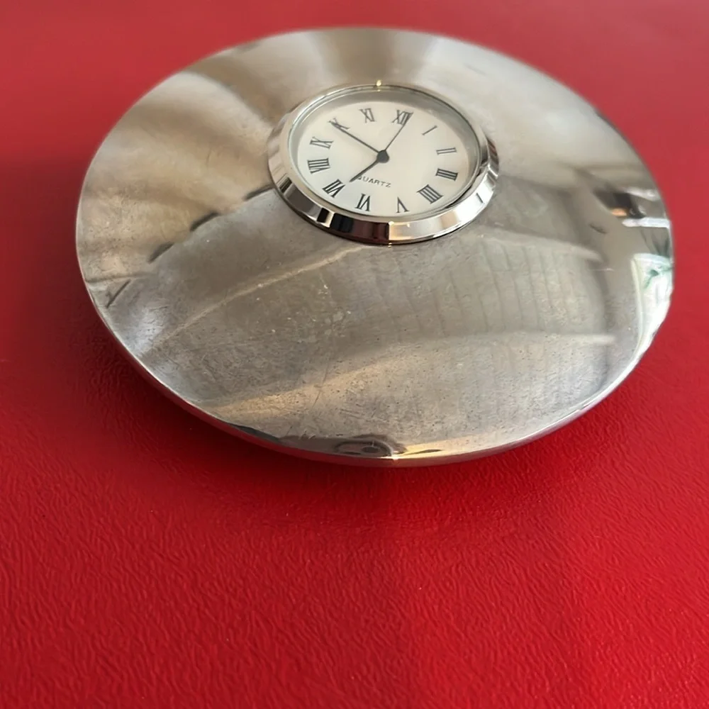 Desk Top/paper Weight Quartz Clock Silver Art 4”Diameter 1”H one side 0.30”H